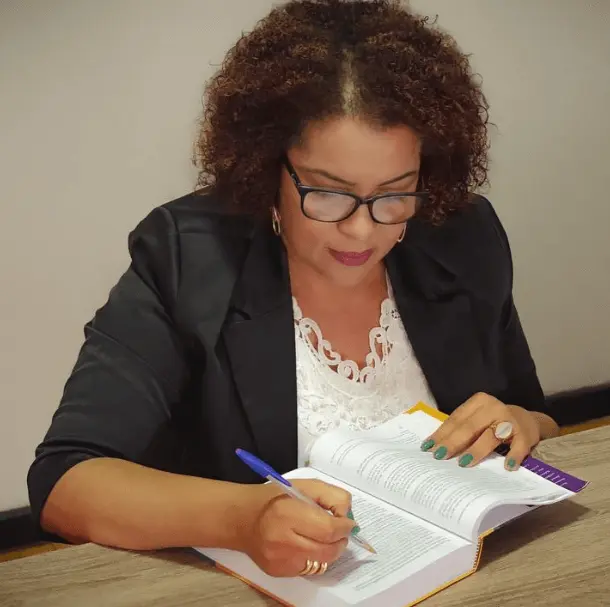 Advogada Maria Satin OAB/PR 97.566 - Especialista em Direito Imobiliário, Família e Sucessões em Maringá